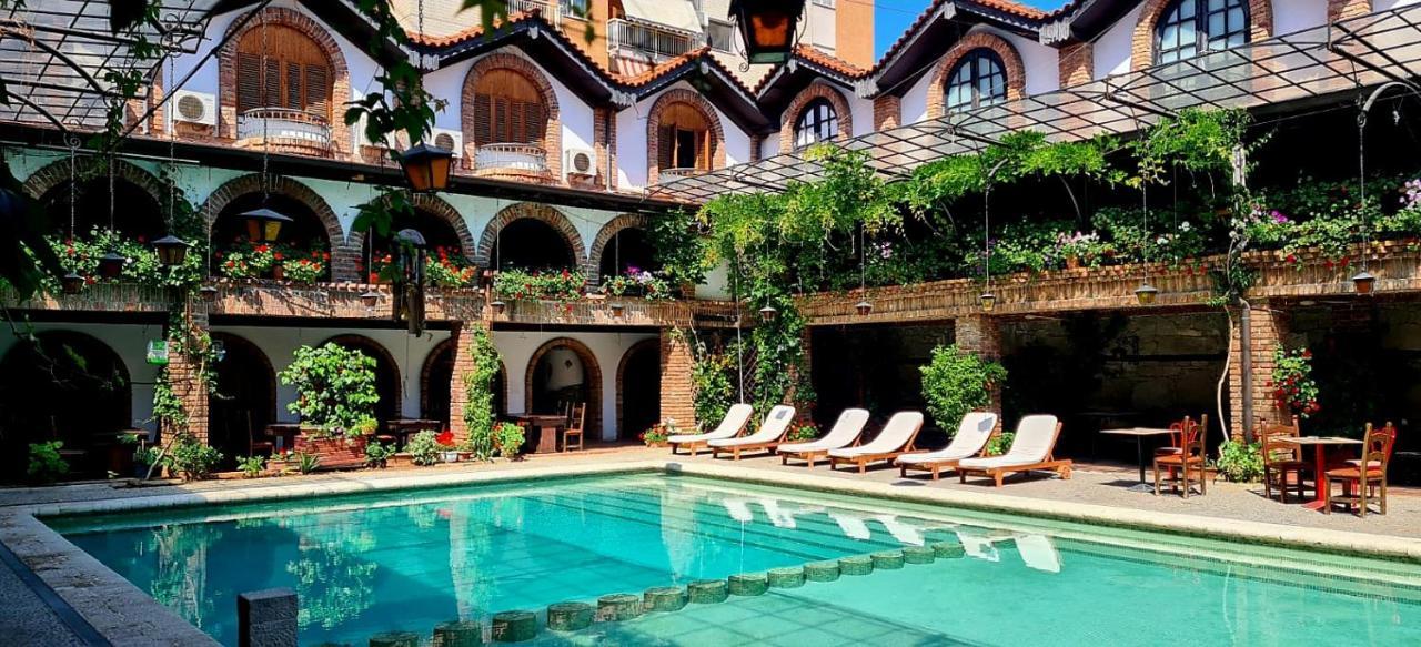 Hotel Restaurant Bujtina E Gjelit ติรานา ภายนอก รูปภาพ