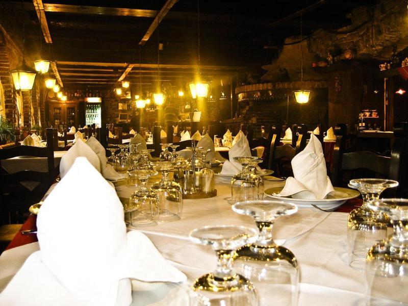 Hotel Restaurant Bujtina E Gjelit ติรานา ภายนอก รูปภาพ