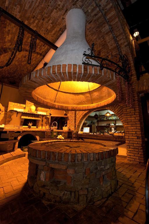 Hotel Restaurant Bujtina E Gjelit ติรานา ภายนอก รูปภาพ