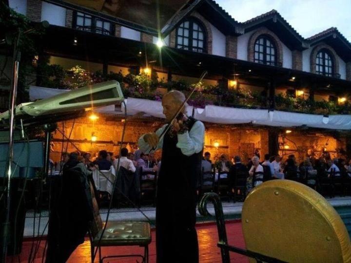 Hotel Restaurant Bujtina E Gjelit ติรานา ภายนอก รูปภาพ