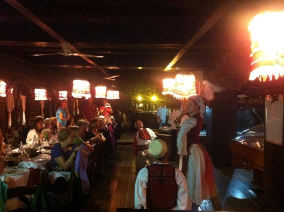 Hotel Restaurant Bujtina E Gjelit ติรานา ภายนอก รูปภาพ