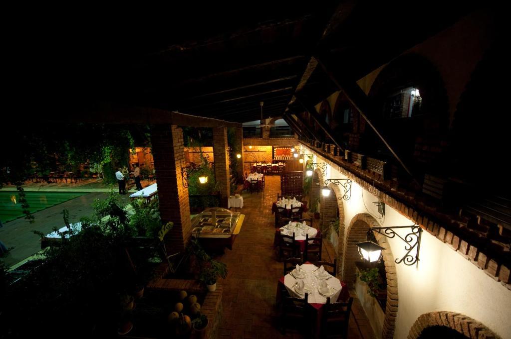 Hotel Restaurant Bujtina E Gjelit ติรานา ภายนอก รูปภาพ
