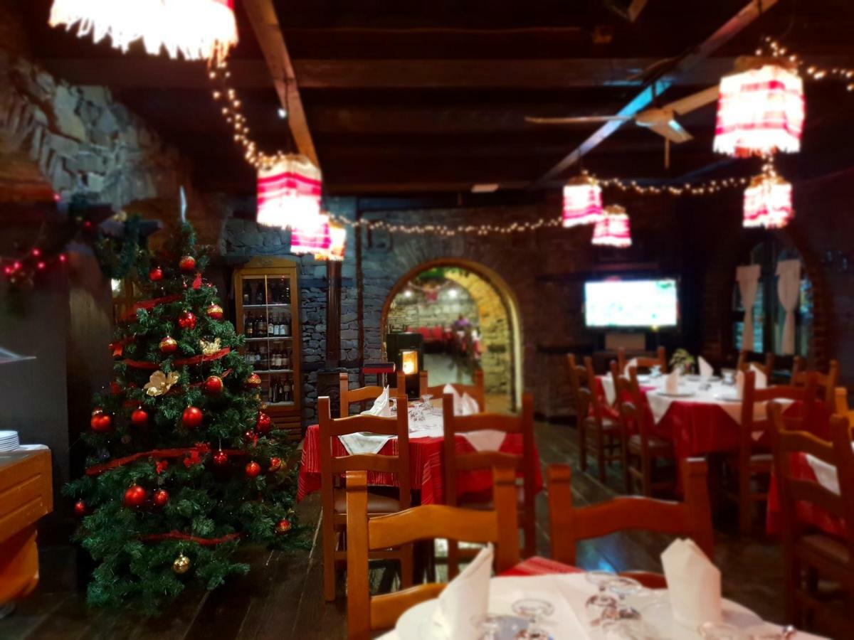 Hotel Restaurant Bujtina E Gjelit ติรานา ภายนอก รูปภาพ