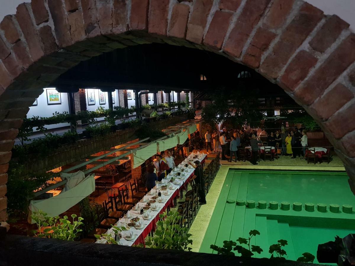 Hotel Restaurant Bujtina E Gjelit ติรานา ภายนอก รูปภาพ