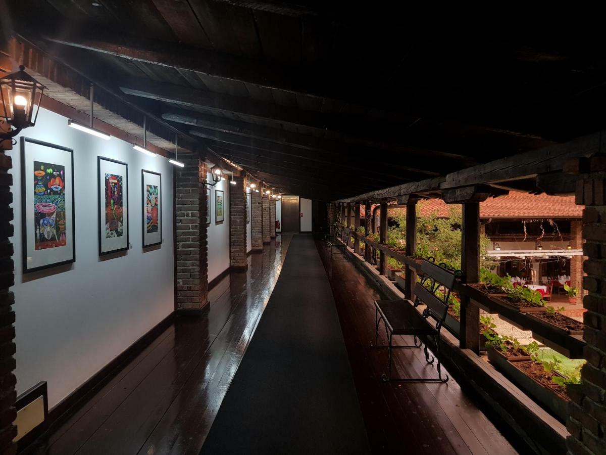 Hotel Restaurant Bujtina E Gjelit ติรานา ภายนอก รูปภาพ