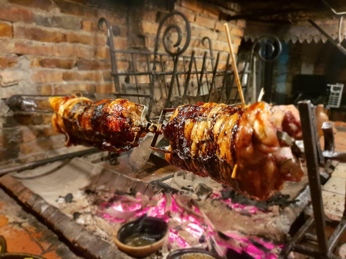 Hotel Restaurant Bujtina E Gjelit ติรานา ภายนอก รูปภาพ