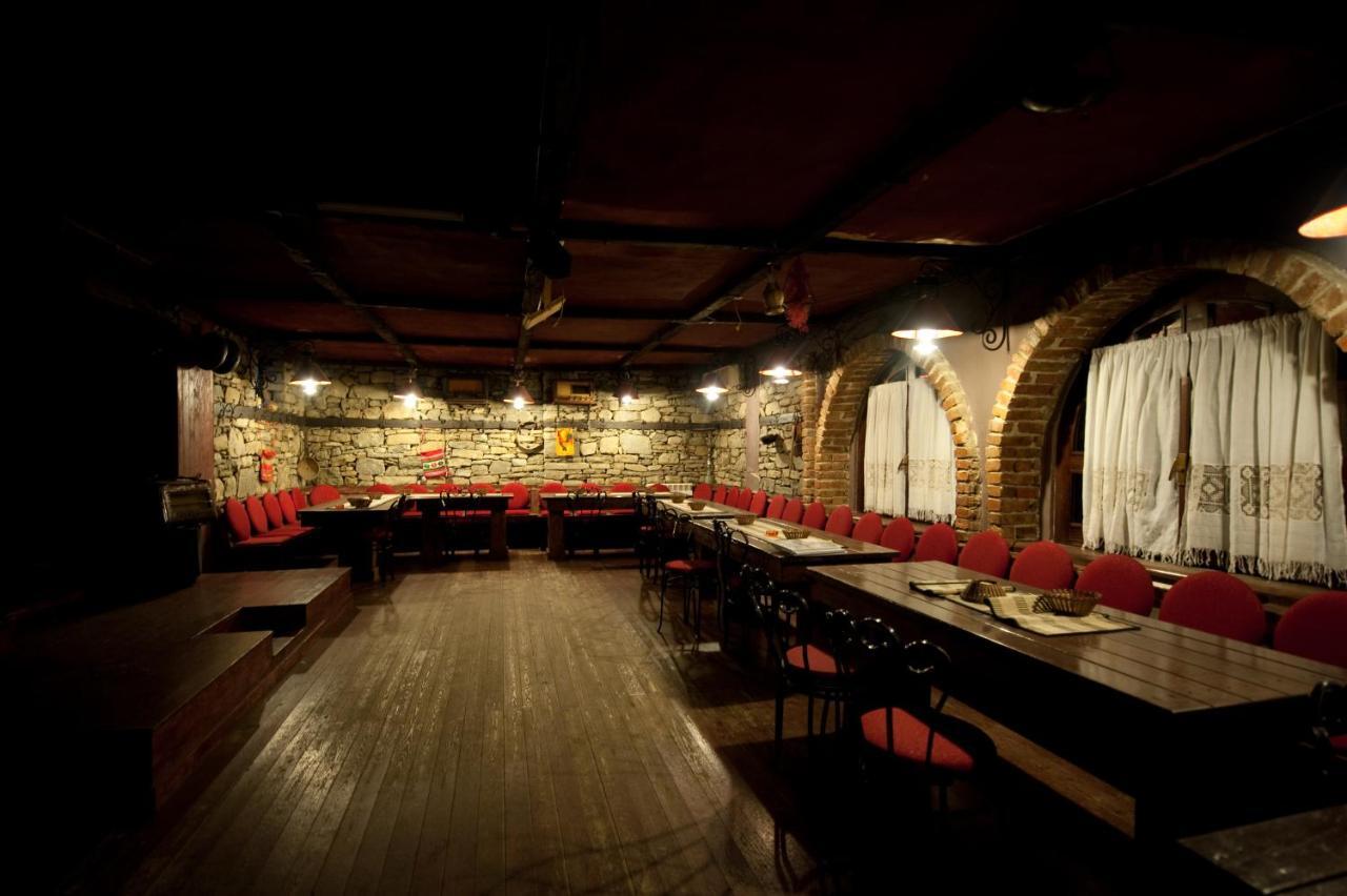 Hotel Restaurant Bujtina E Gjelit ติรานา ภายนอก รูปภาพ